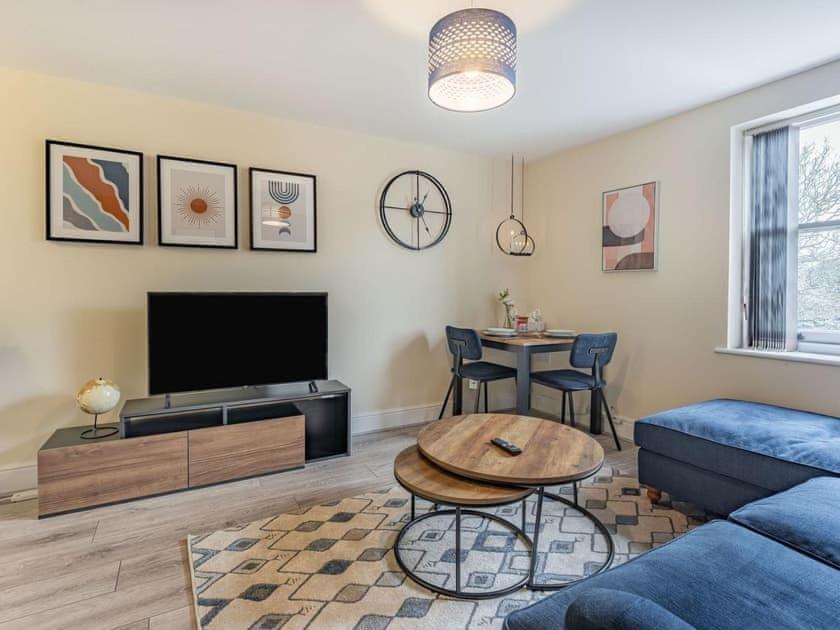 Live Life Near The * Margate